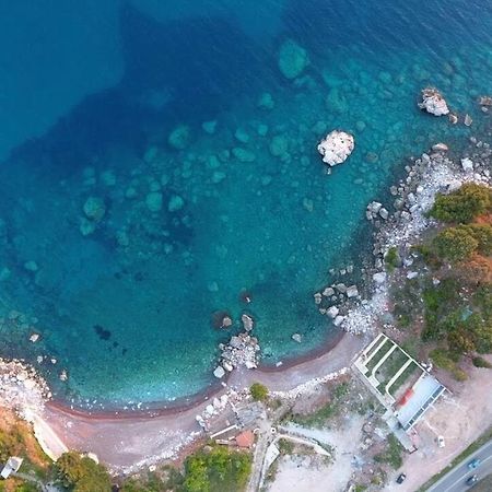 Beachfront Red Apartments With Pool バール エクステリア 写真