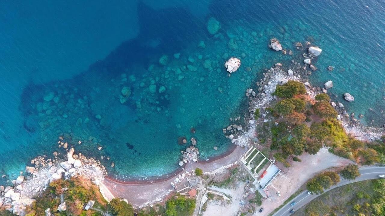 Beachfront Red Apartments With Pool バール エクステリア 写真